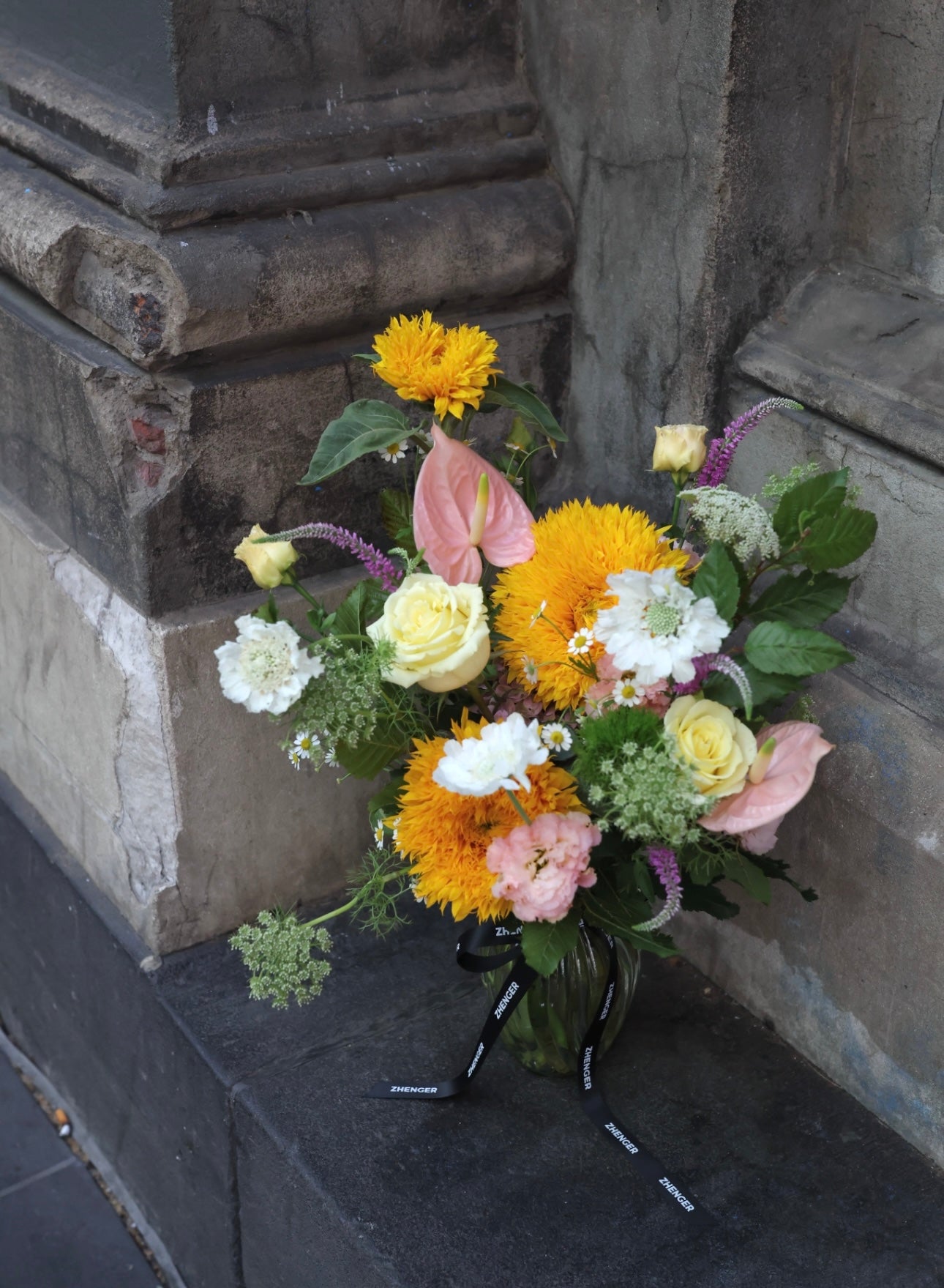 Golden Pause(Vase included)