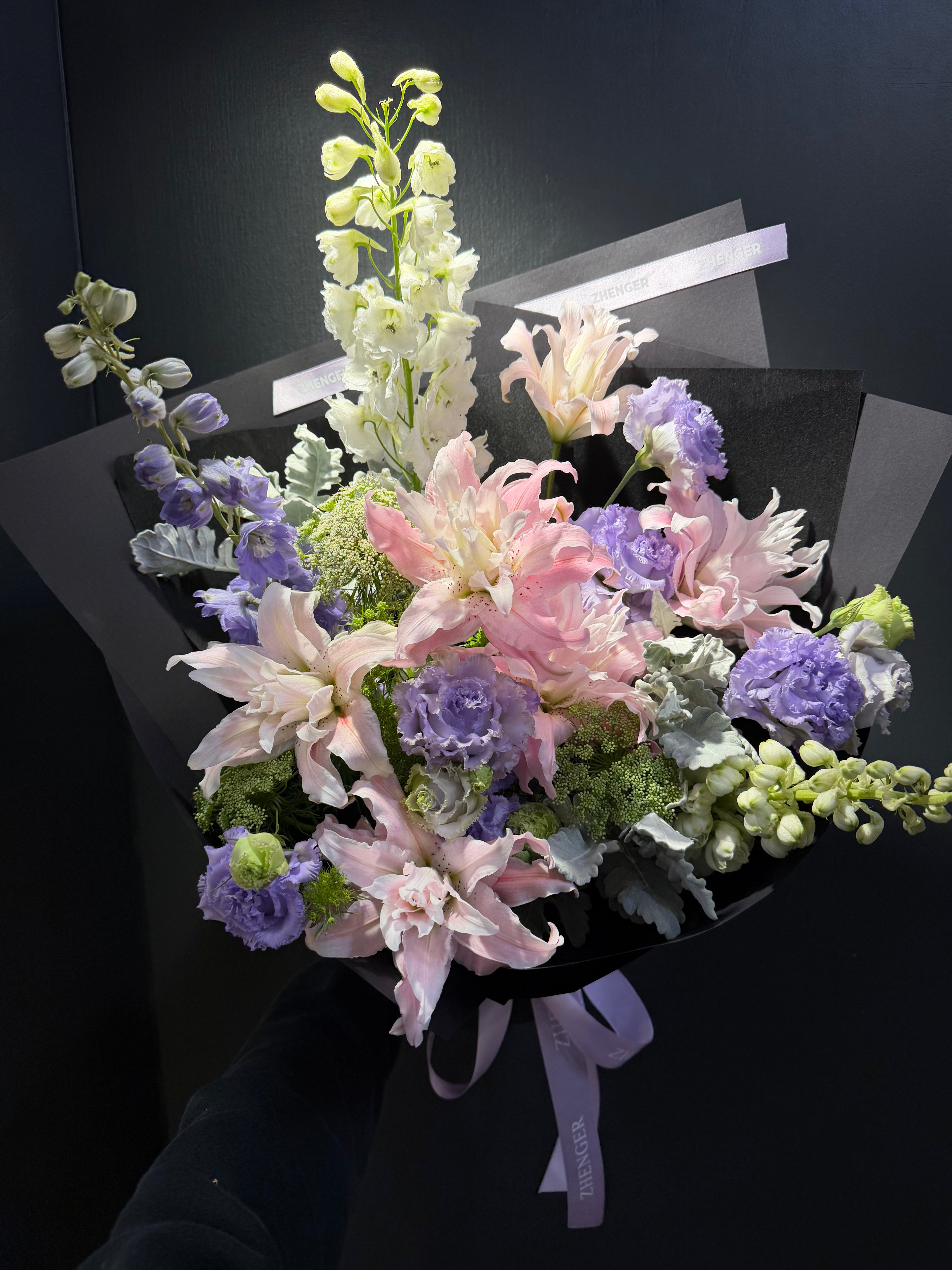 0v0 A Roselily Dream (front facing bouquet)