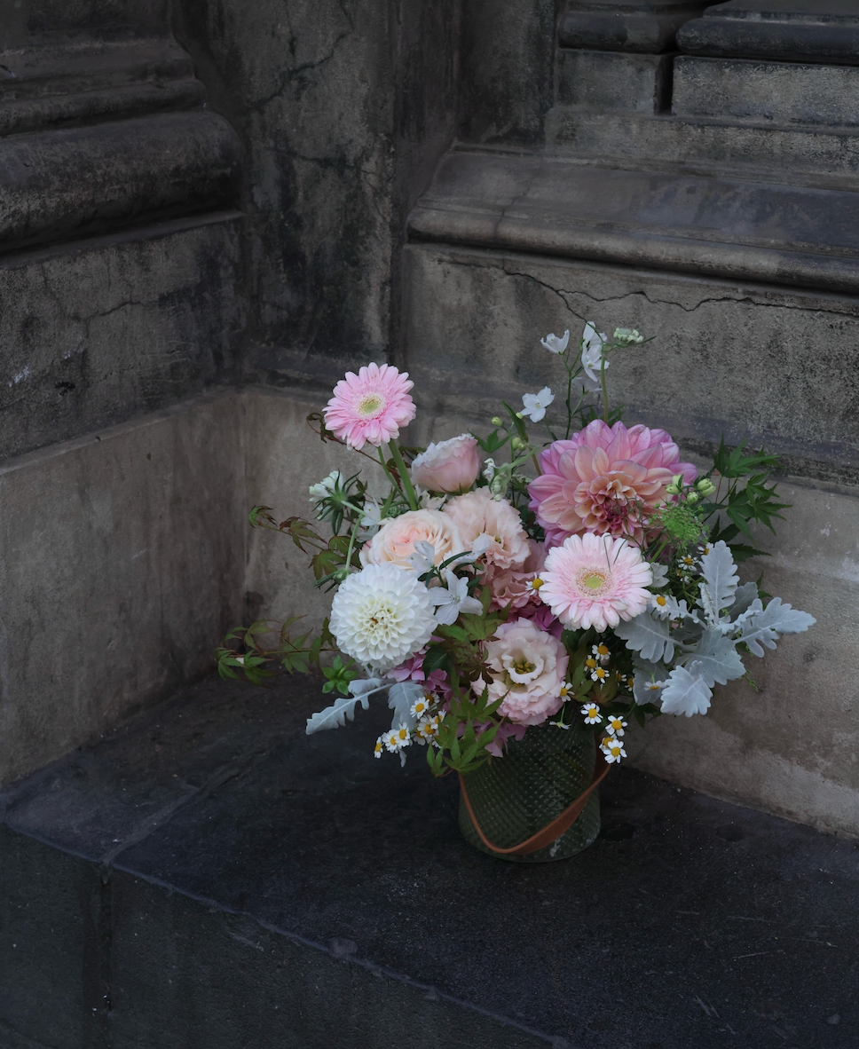 Blush Stillness （Vase Arrangement）