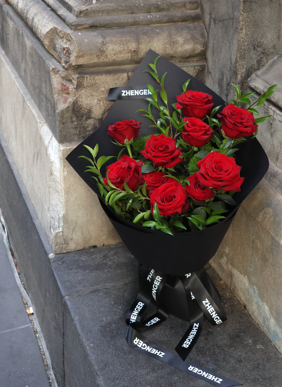 14 FEB 🩶 Scarlet Muse Bouquet （Black Wraping)