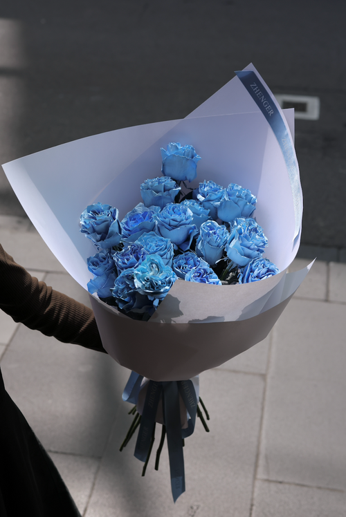 0v0 Blue Roses