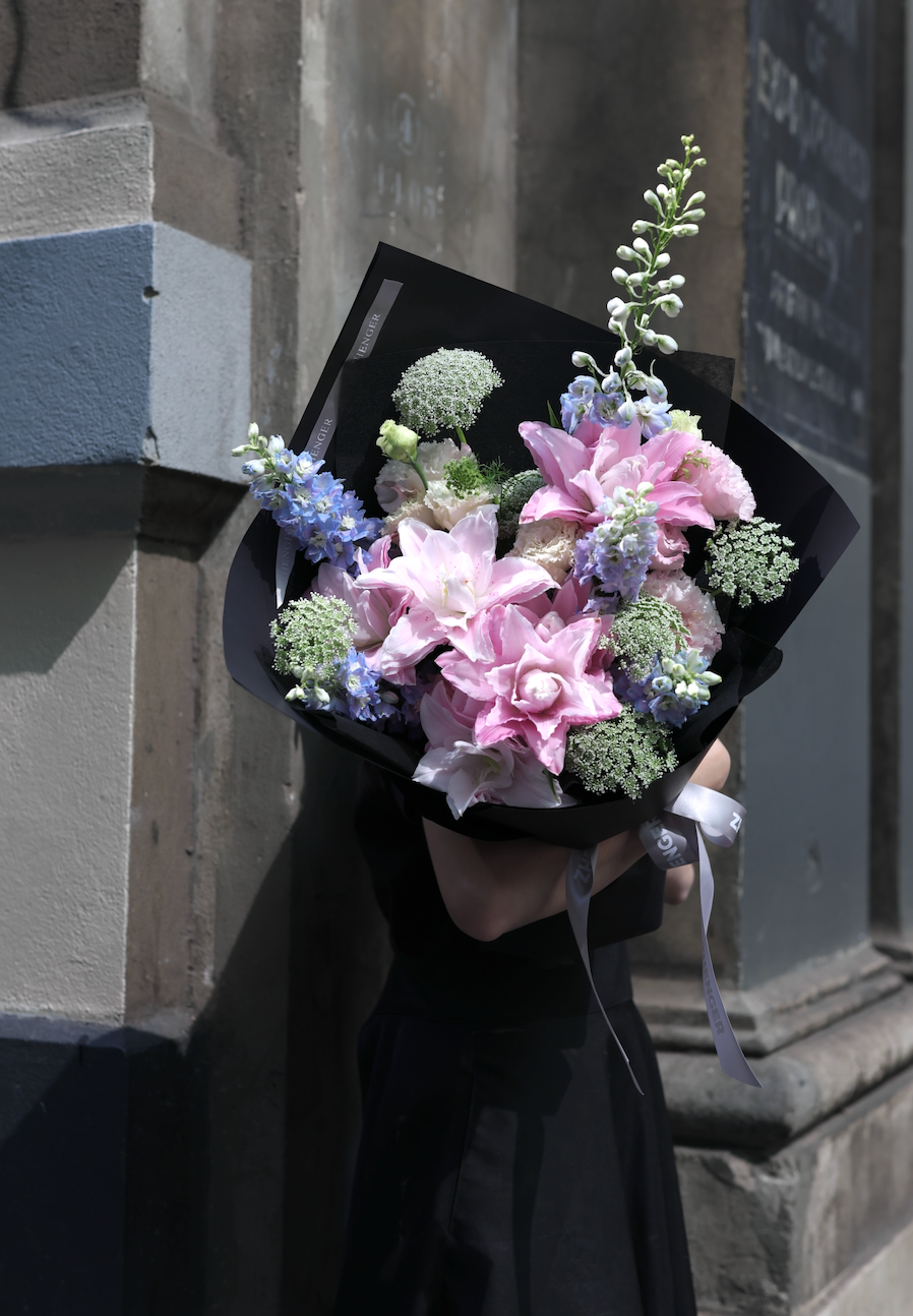 0v0 Roselily Dream (front facing bouquet)