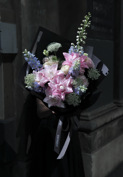 0v0 Roselily Dream (front facing bouquet)